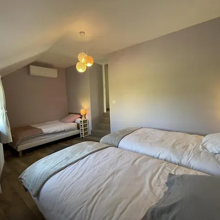 Vakantiehuis Contemporain Chaleureux Pour 4 Avec Piscine Partagee - Fr-1-489-444 Louchy-Montfand