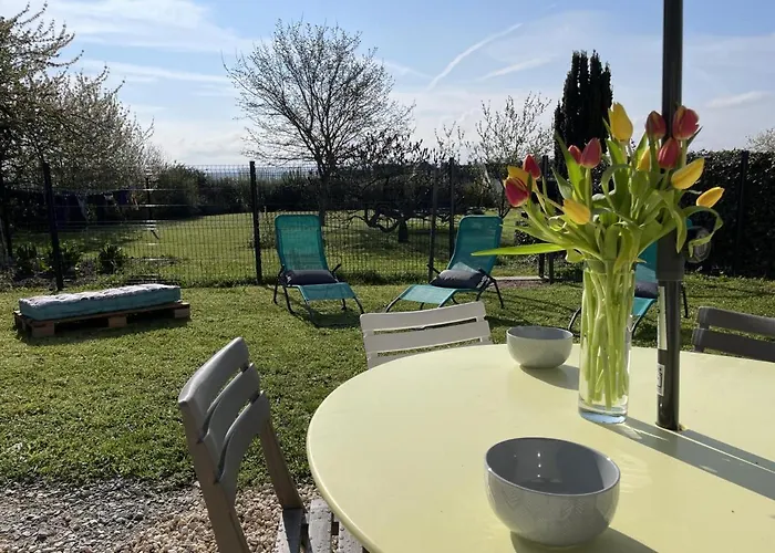 Дом отдыха Contemporain Chaleureux Pour 4 Avec Piscine Partagee - Fr-1-489-444