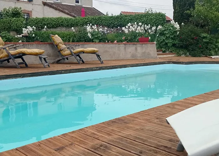 Дом отдыха Contemporain Chaleureux Pour 4 Avec Piscine Partagee - Fr-1-489-444