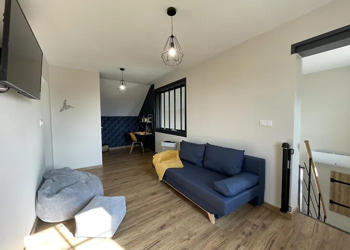 Дом отдыха Contemporain Chaleureux Pour 4 Avec Piscine Partagee - Fr-1-489-444 *